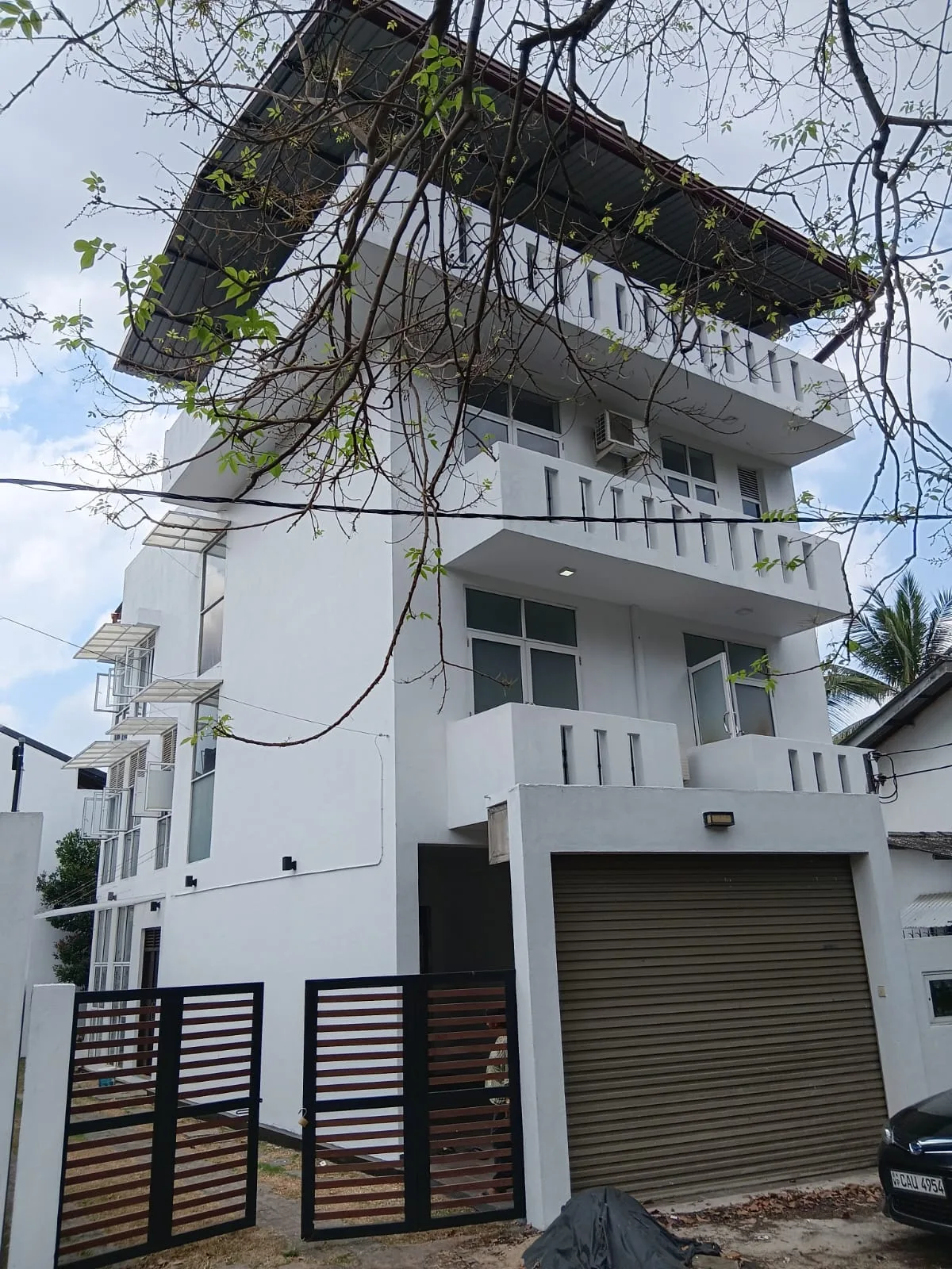 MODERN 4 BEDROOM HOUSE FOR RENT – THALAWATHUGODA | LKR 310,000 / HA