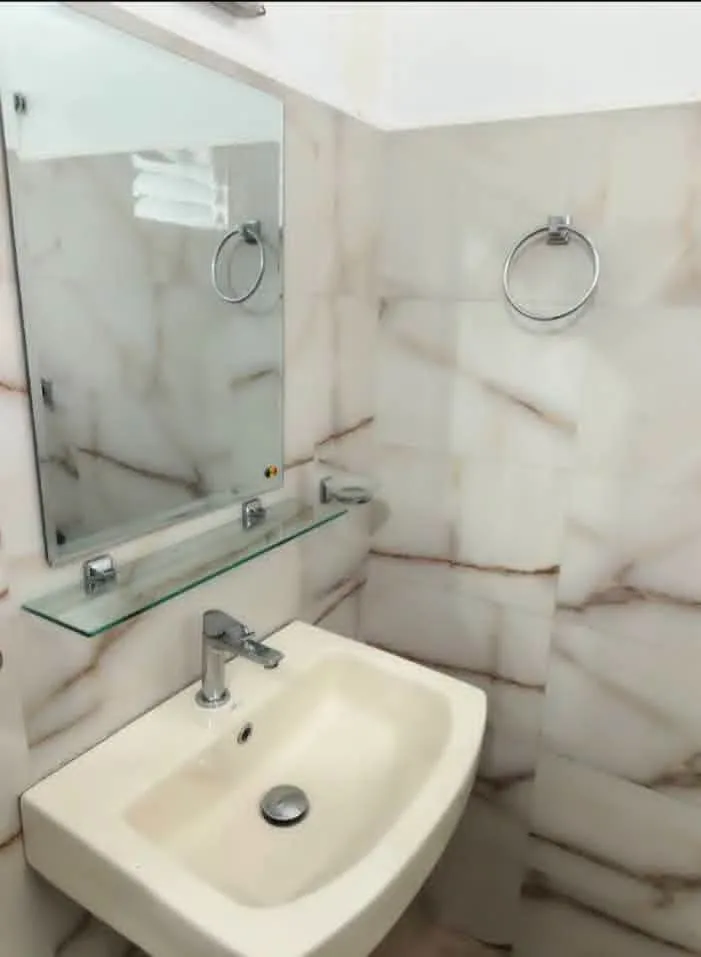 SPACIOUS 5-ROOM HOUSE FOR RENT – THALAWATHUGODA | LKR 100,000| RA018 photo 3